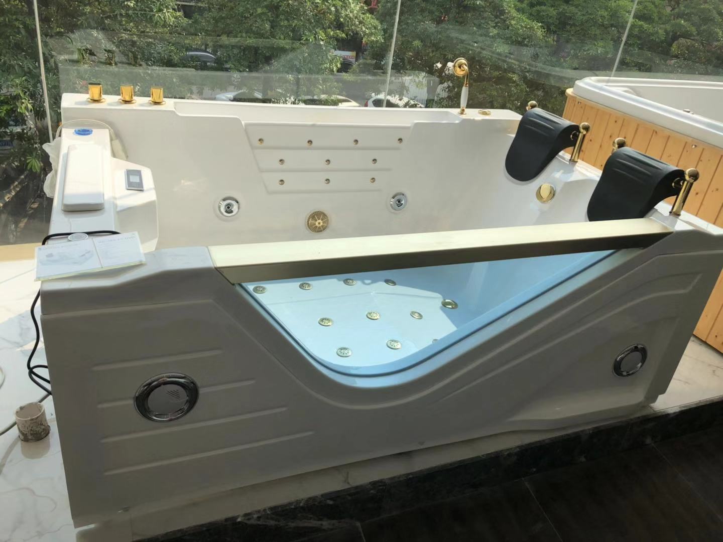 Whirlpool Bathtub Hirossy Jacu - W Spa & Wellness avis et prix